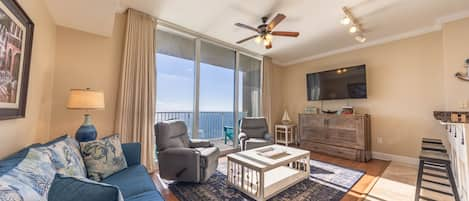 Oceanfront Great Room 2 New Recliners Queen Sofa Sleeper Queen Murphy Bed Cabinet