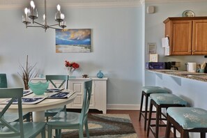 Dining and breakfast bar area