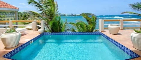 Lovely pool - Picture Description