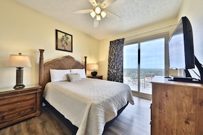 3rd bedroom with a queen size bed.