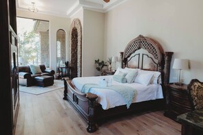 1st Master Bedroom (1 King and private bathroom)