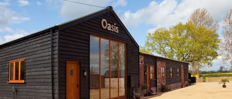 Oasis barn
