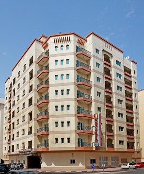 Vista frontal de la propiedad