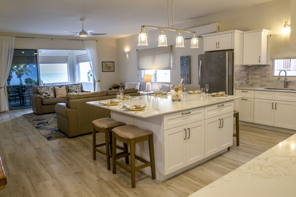 Newly renovated 3 bdrm condo, centrally located, walkable to restaurants.
