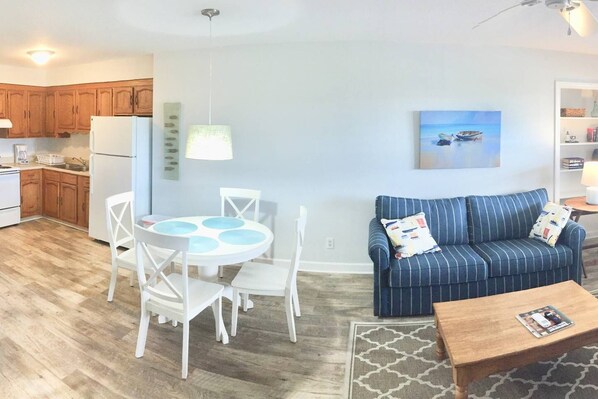 FULL KITCHEN WITH DINING AREA
