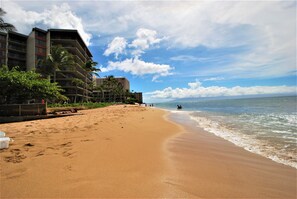 Looking in the other direction on Kaanapali Beach fr. Papakea Dated Sept. 2019. 
