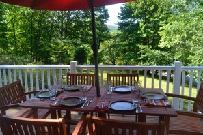 Al fresco dining on the deck. Enjoy the sweet breezes and listen to the birdsong