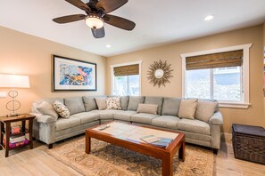 Expansive sofa