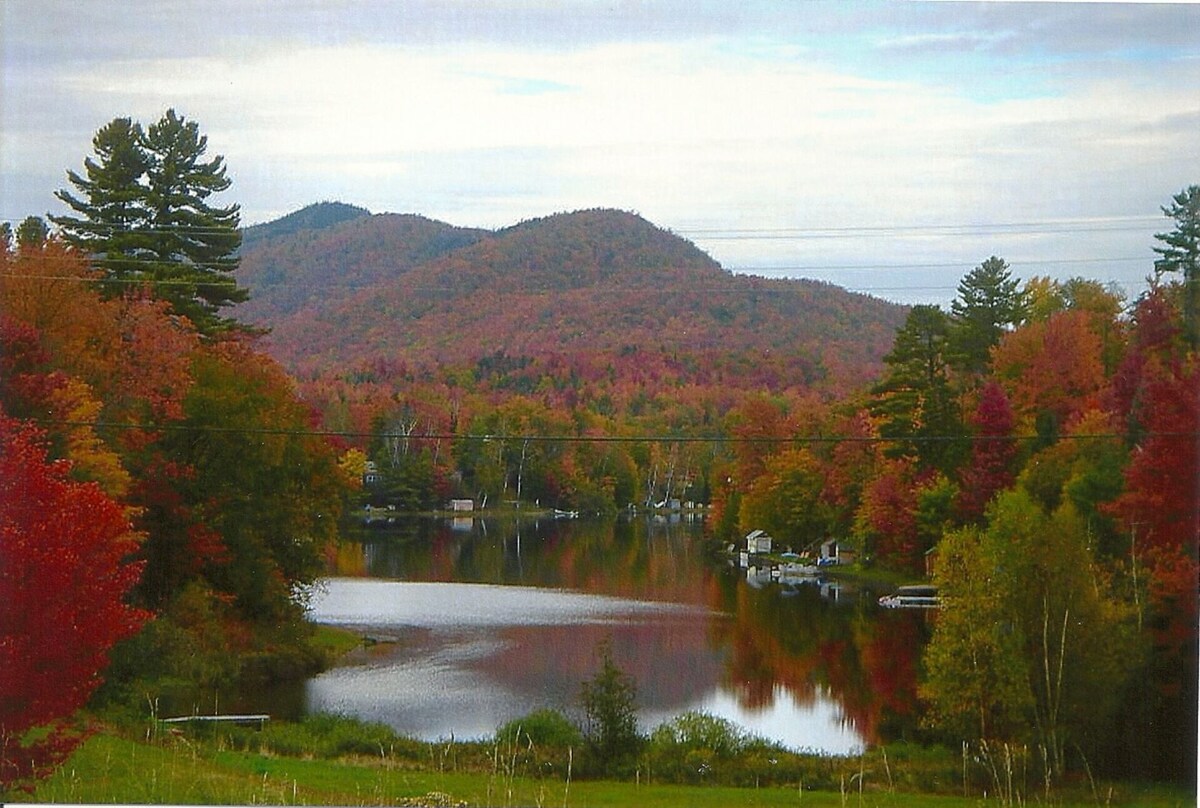 Beautiful Teeny Tiny Cottage On Lake Eden, directly on the water front