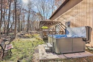 Backyard | Private Hot Tub