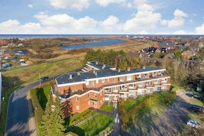 Luftbild mit Meerpanorama