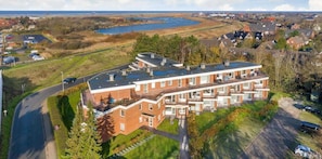 Luftbild mit Meerpanorama