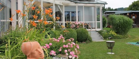 Ferienwohnung am Altenstein (Grafenau)-Terrasse Südseite 2