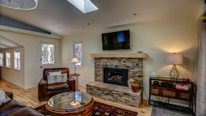 Gas Firepalce, Flat Screen, DVR w/ internet and cable