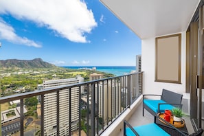 Balcony with amazing ocean and Diamond Head views