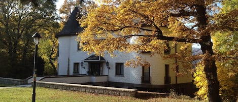 Herzlich Willkommen in der Villa Warzenburg im Thüringer Wald.