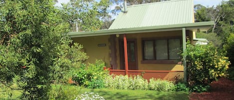 Blue Gum House relax in a peaceful environment.