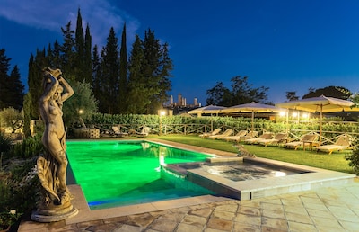 Luxury Private Villa San Gimignano,6 Ensuite rooms,Heated Swimming Pool ,Sauna.