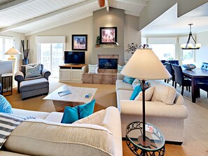 Great Room on Second Floor for Family Gatherings 