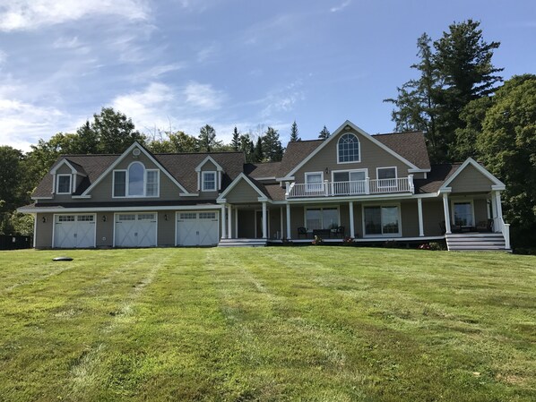 10 acres close to the Mt. Snow and Hermitage
