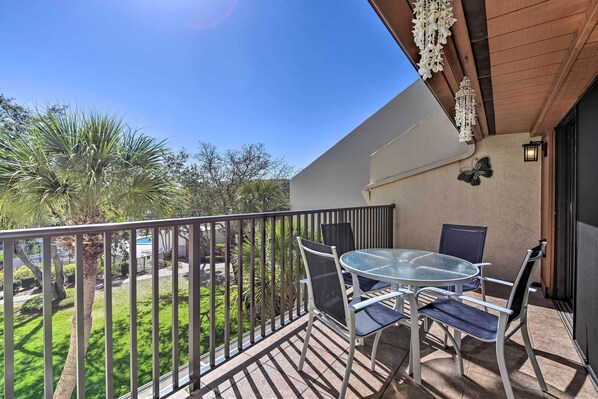 Siesta Key Vacation Rental | 2BR | 1.5BA | 900 Sq Ft | Stairs Required
