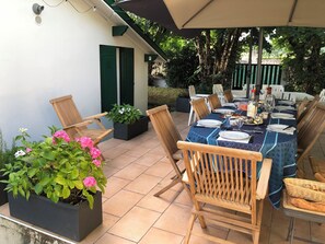 Outdoor dining