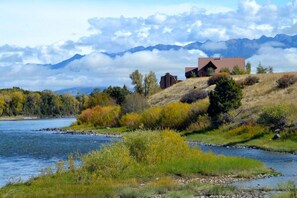 Direct access to the Yellowstone River wtih it's own boat ramp and put in.