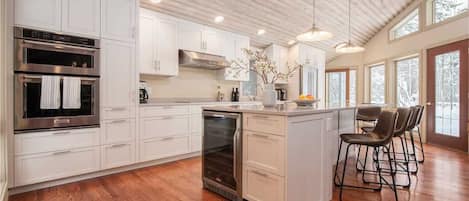 Kitchen with Breakfast Bar