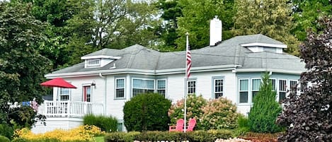 Back Pond Cottage Guest House