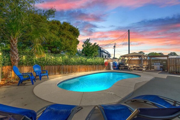Private pool fun all year round! Pool can be heated for $50/day plus taxes in your guest portal after booking. 24 hour notice is required. Recommended months for pool heat: September - May.