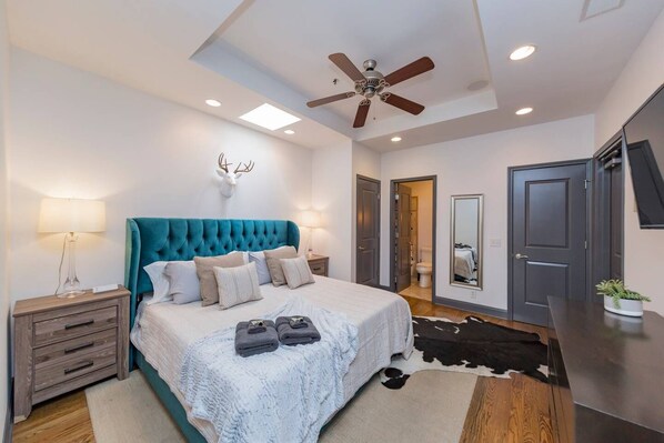  Private bedroom with King size bed (AND ULTRA COMFY MEMORY FOAM MATTRESS!), TV with basic cable and Apple TV, full length mirror, closet, and en suite bathroom with shower/tub combo bathroom.