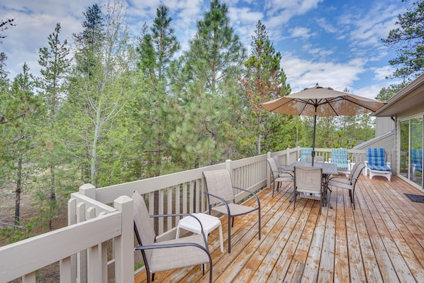 Sunriver Vacation Rental | 4BR | 3.5BA | 2,185 Sq Ft | Stairs Required to Access