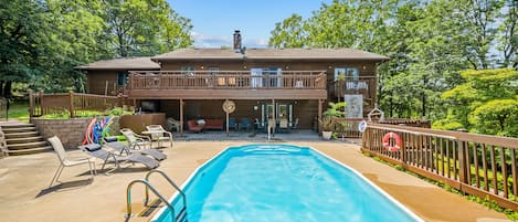 Welcome to Paradise with a Pool! This newly redecorated home will be perfect for your next gathering. Come stay with us!