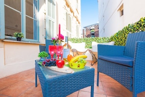 BEAUTIFUL SUNNY TERRACE