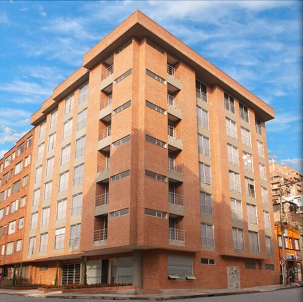 Vista frontal de la propiedad