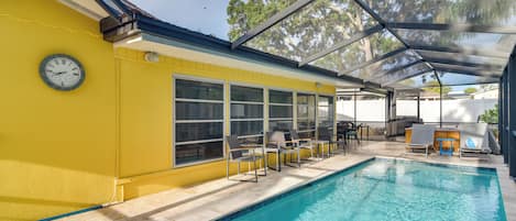 Largo Vacation Rental | 2BR | 2BA | 1,350 Sq Ft | 1 Step to Enter