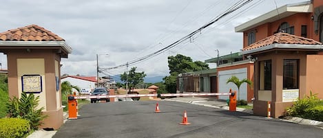 Neighborhood Entrance with 24/7 Security Guards