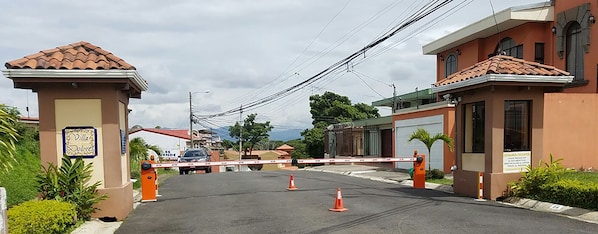 Neighborhood Entrance with 24/7 Security Guards