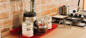Kaffee und/oder Kaffeemaschine