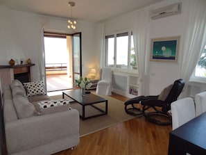 Living/dining room