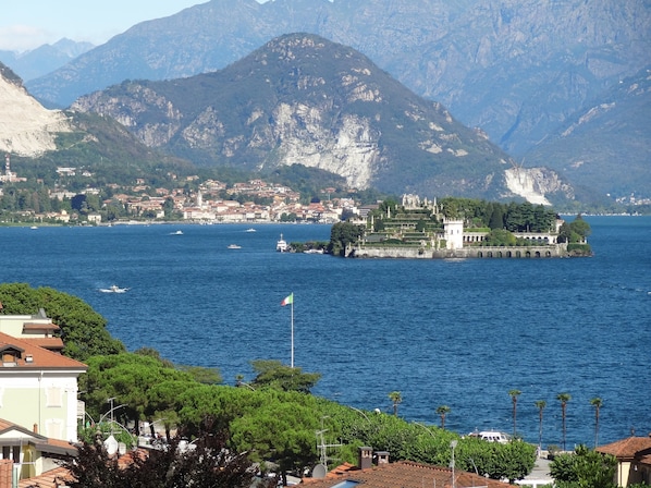 Blick von der Wohnung auf den Lago Maggiore und Isola Bella