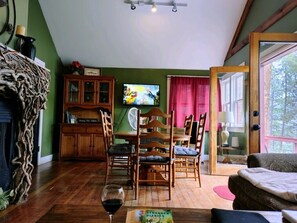 The dining room/living room share double glass doors 2 the lake. Views! Views!