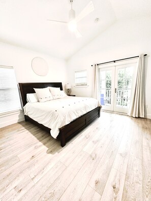 Master bedroom picture #1