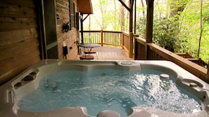 Secluded Six Person Hot Tub to soak your cares away! Clean/Sanitized every guest