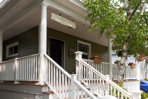 The Runabout Resort.
Your Grand Haven Vacation Destination
