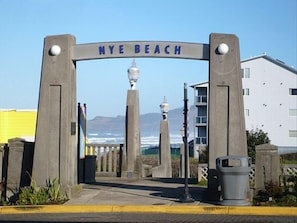 'Classic' Nye Beach Archway