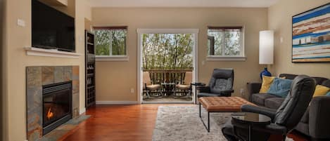 Nice open plan for dining and relaxing in comfy chairs by the TV.  -Kathy