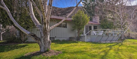 The Salmon River runs through the beautiful mountains around this Idaho home.