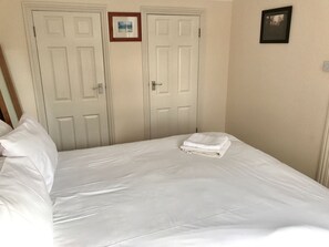 Double built in wardrobes in main bedroom 