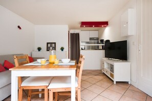 Studio meublé de tourisme 3* avec Terrasse en plein coeur de La Rochelle